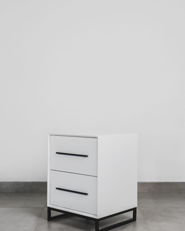 LONDON – WHITE & BLACK PEDESTAL