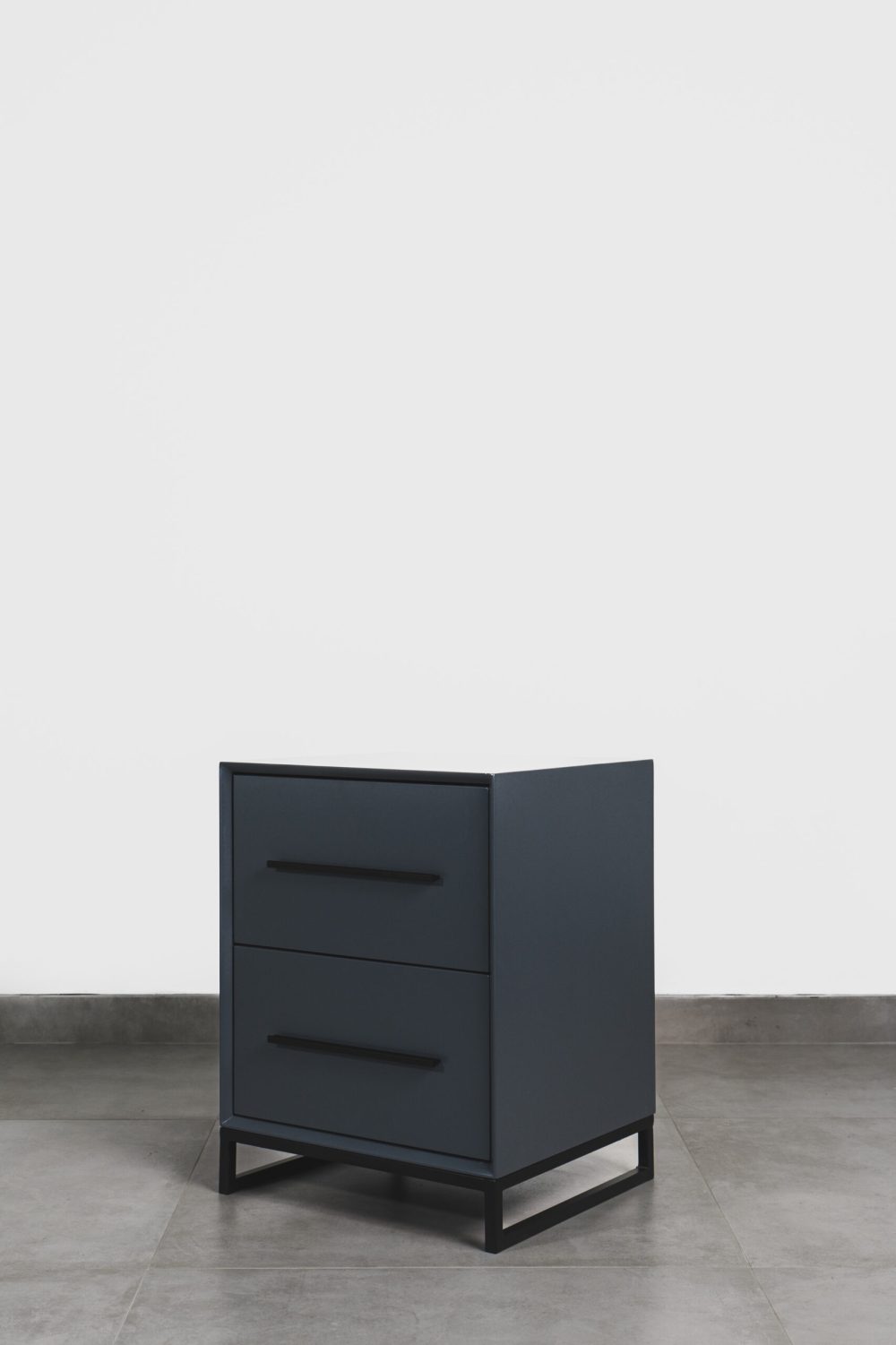 LONDON - GREY & BLACK PEDESTAL
