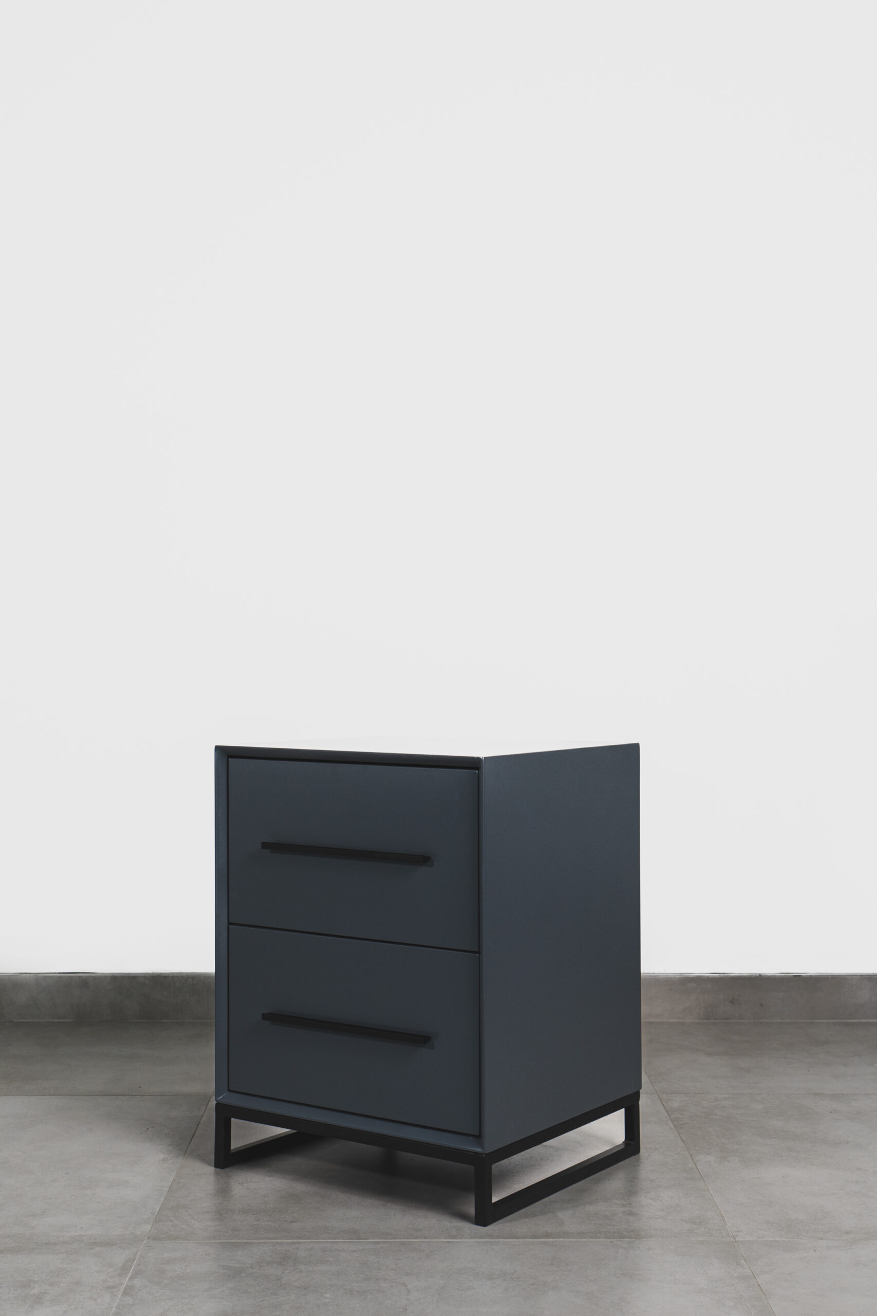 LONDON - GREY & BLACK PEDESTAL
