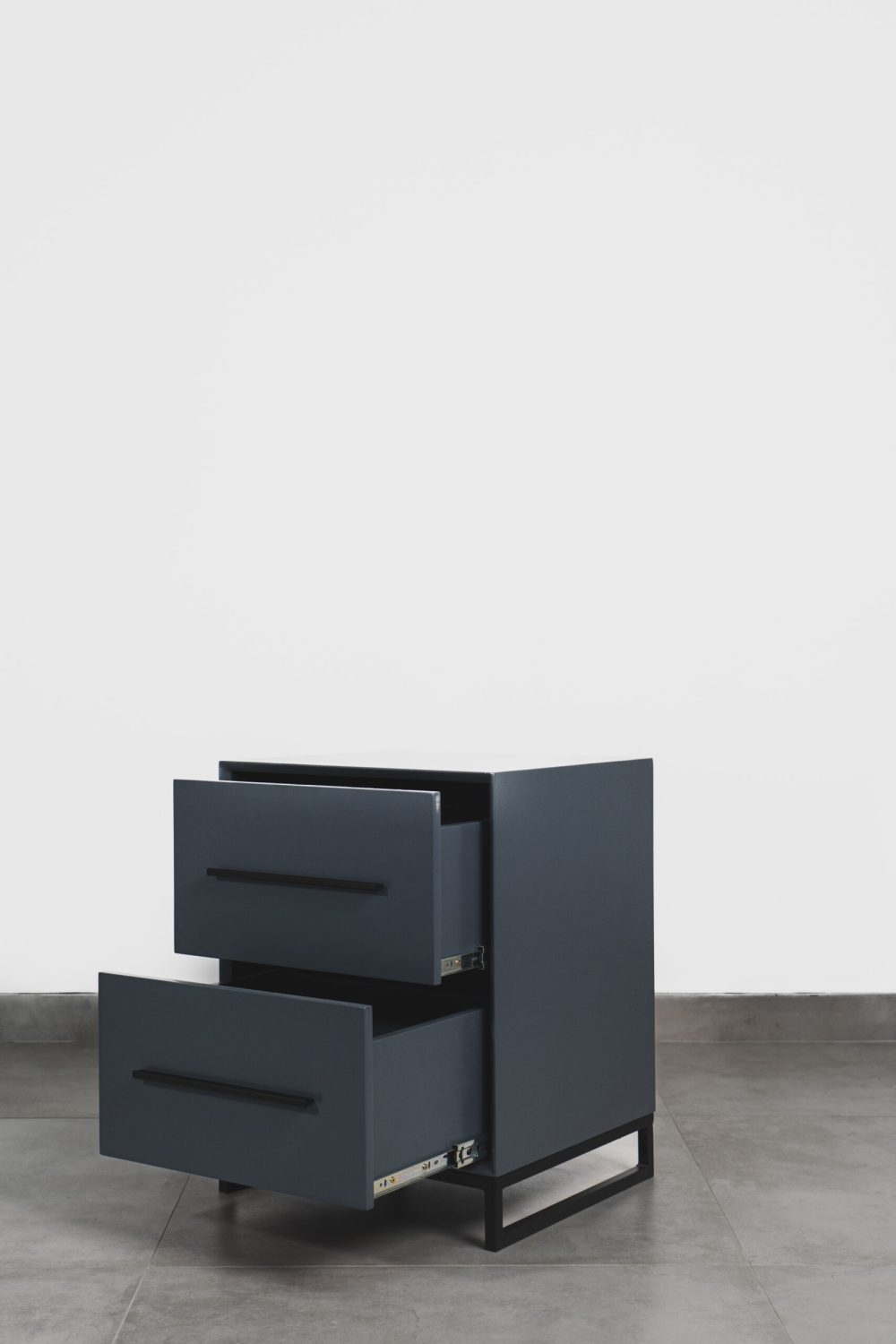 LONDON - GREY & BLACK PEDESTAL - Image 2