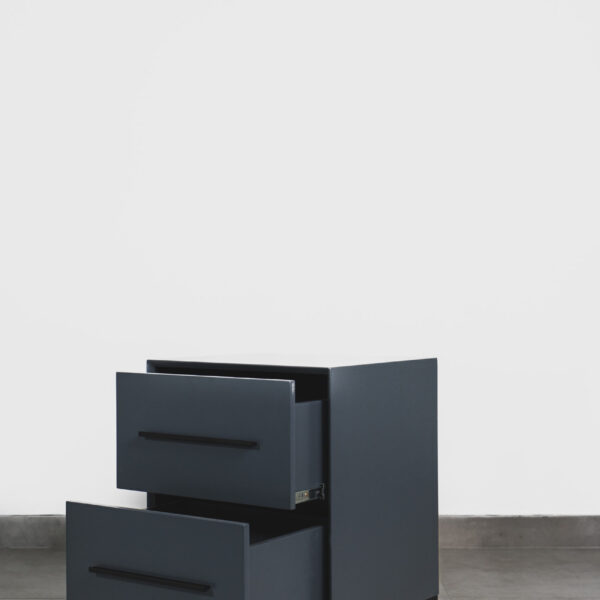 LONDON – GREY & BLACK PEDESTAL