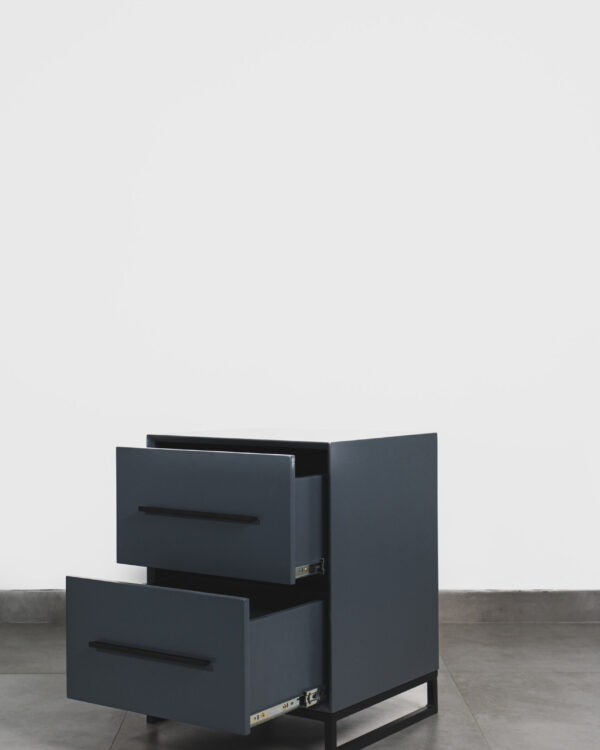 LONDON – GREY & BLACK PEDESTAL