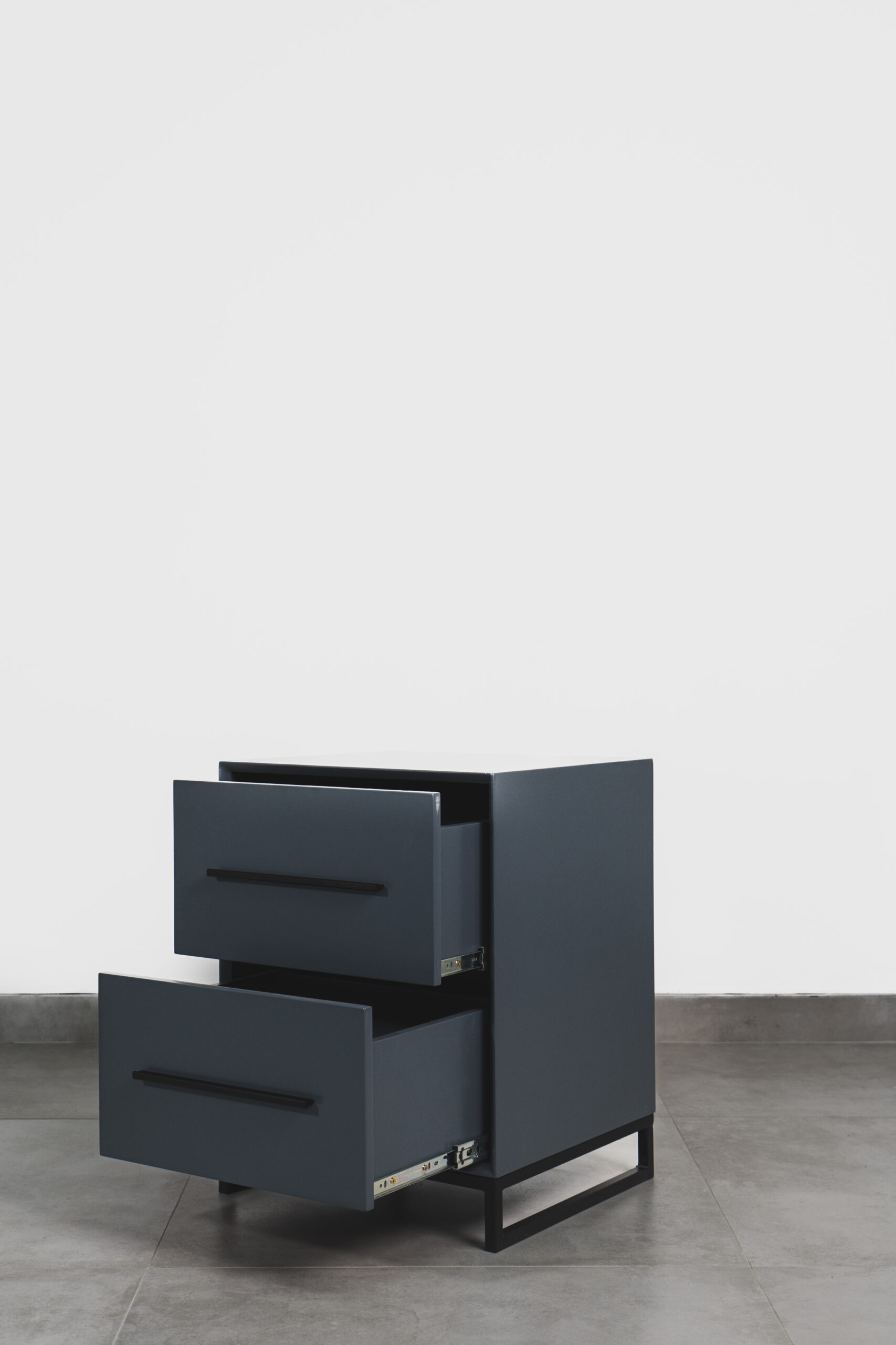 LONDON - GREY & BLACK PEDESTAL - Image 2