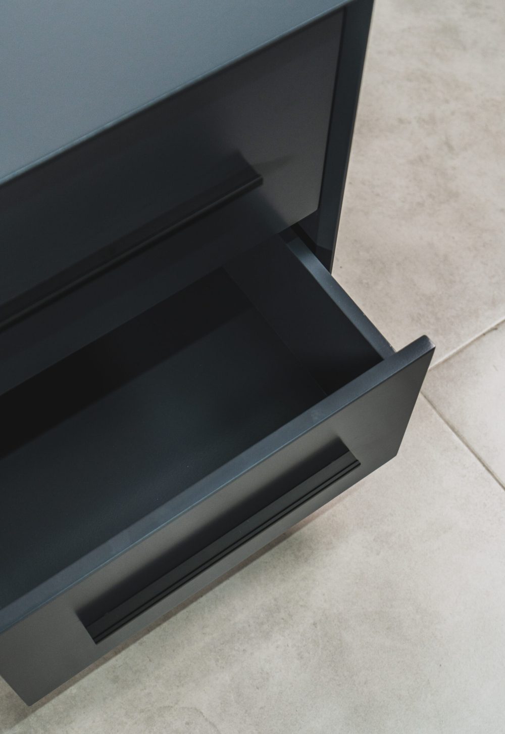 LONDON - GREY & BLACK PEDESTAL - Image 5