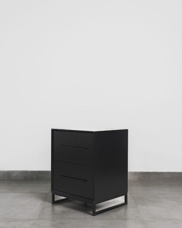 LONDON – BLACK PEDESTAL