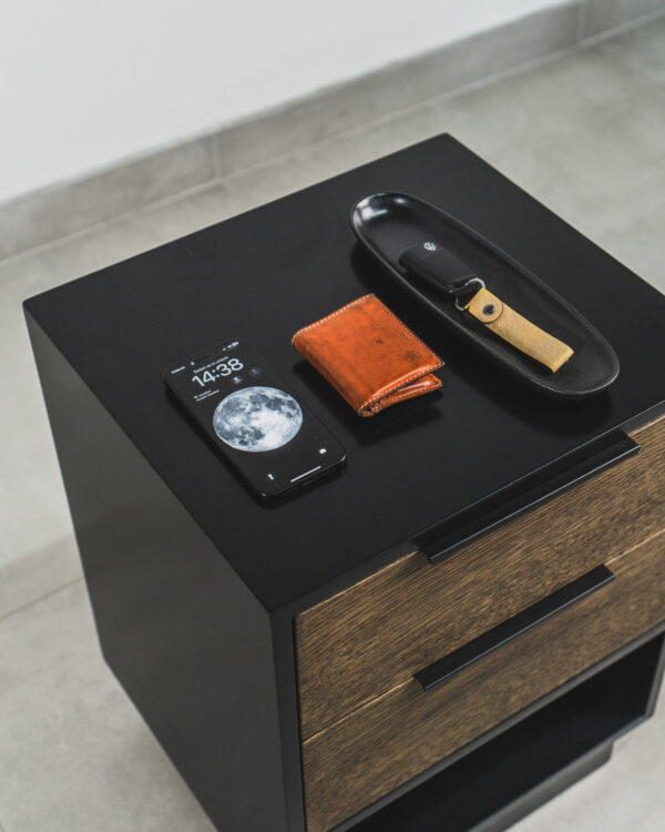 NOA – BLACK & VENEER PEDESTAL