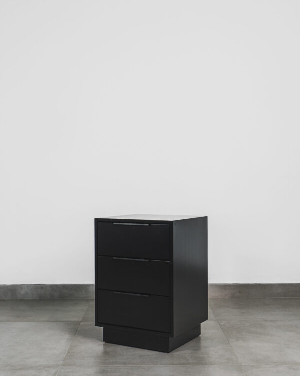 ONYX – BLACK PEDESTAL