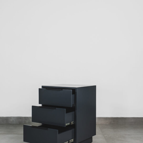 ONYX – GREY PEDESTAL