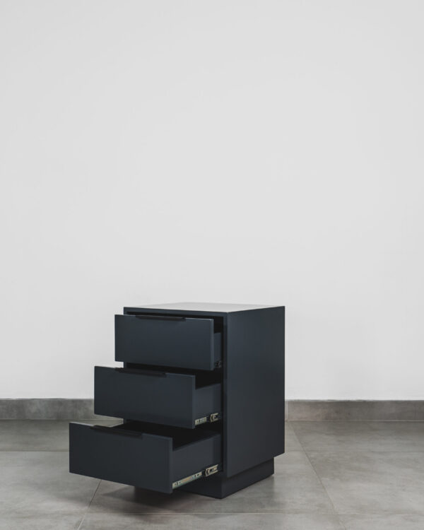 ONYX – GREY PEDESTAL