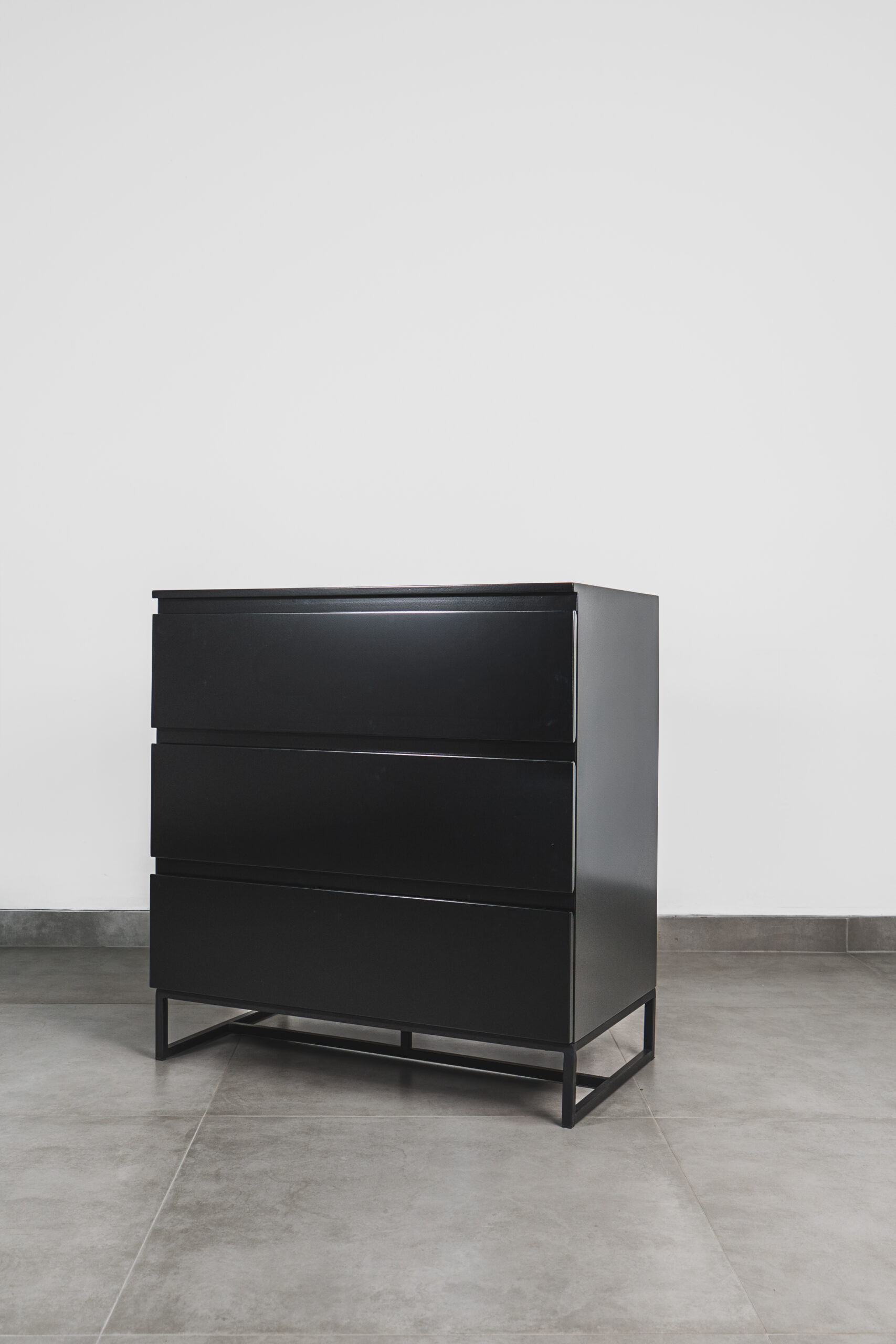 SYDNEY - BLACK CHEST OF DRAWERS