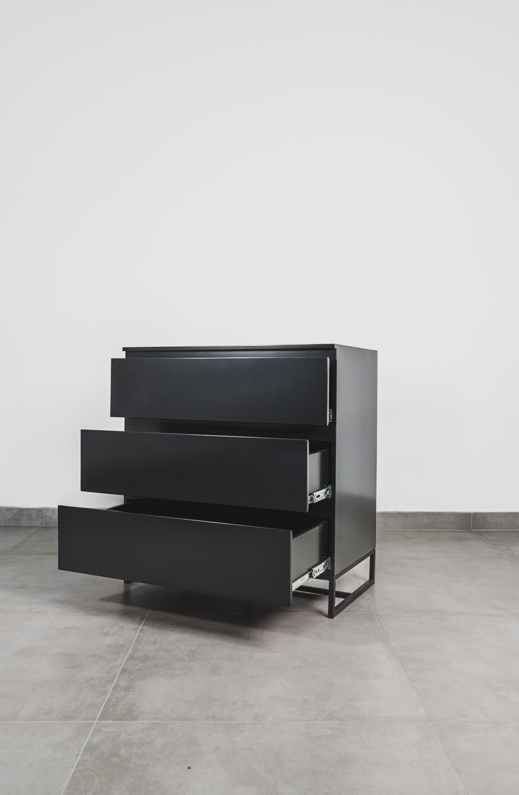 SYDNEY - BLACK CHEST OF DRAWERS - Image 2