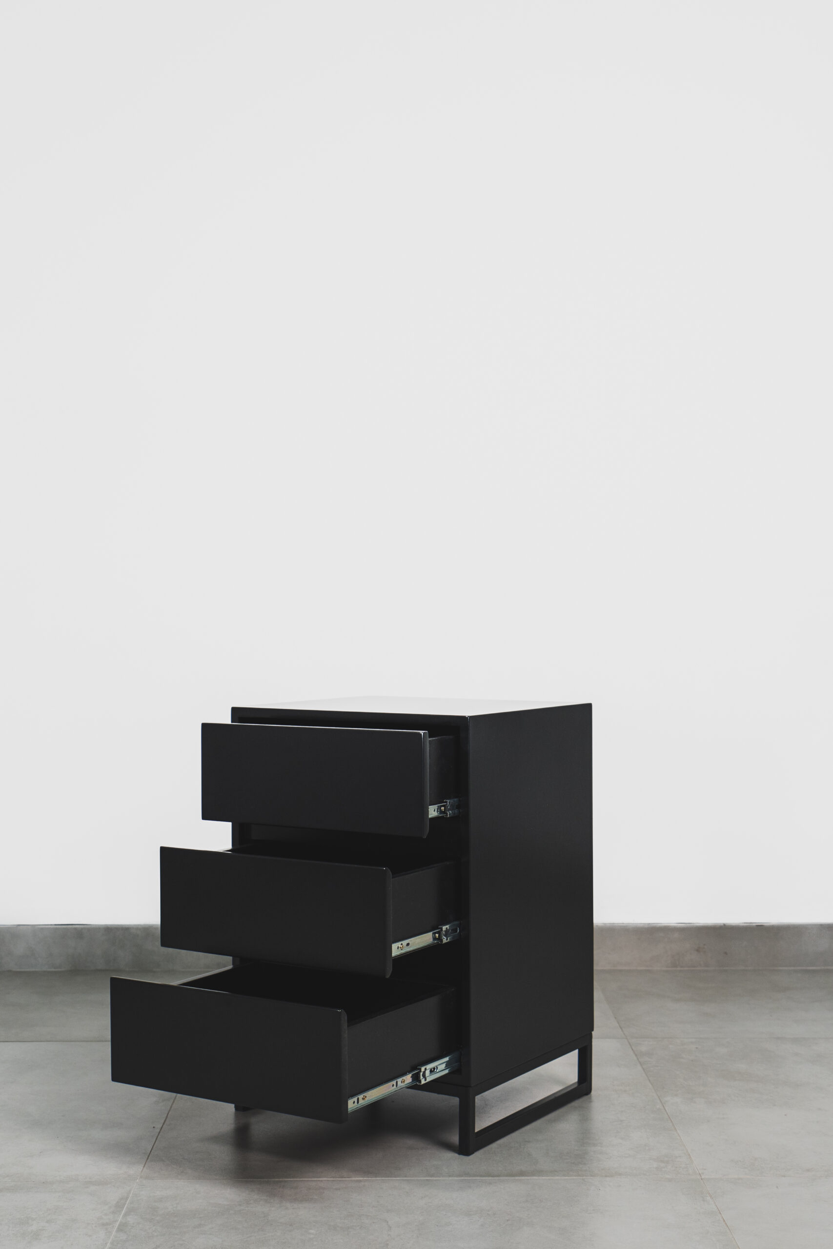 SYDNEY - BLACK BEDSIDE TABLE - Image 2