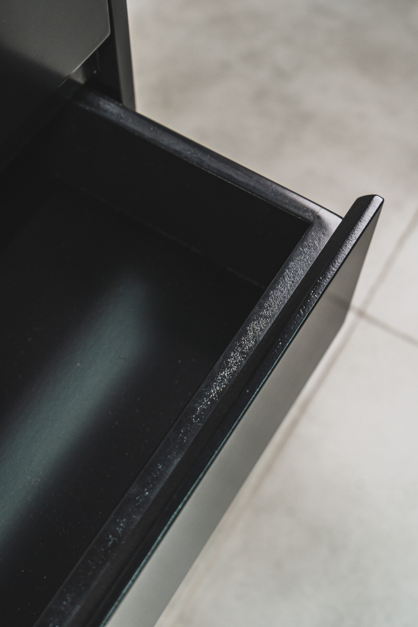 SYDNEY - BLACK BEDSIDE TABLE - Image 6
