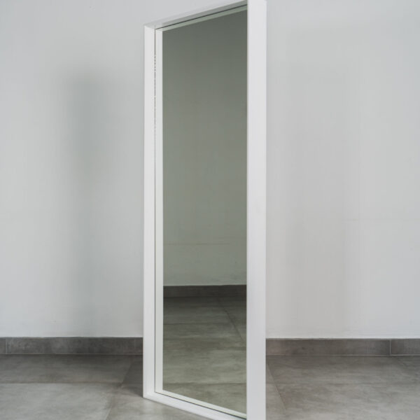 STANDING MIRROR – WHITE