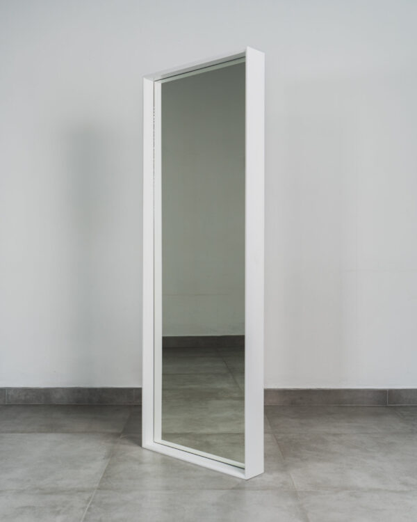 STANDING MIRROR – WHITE